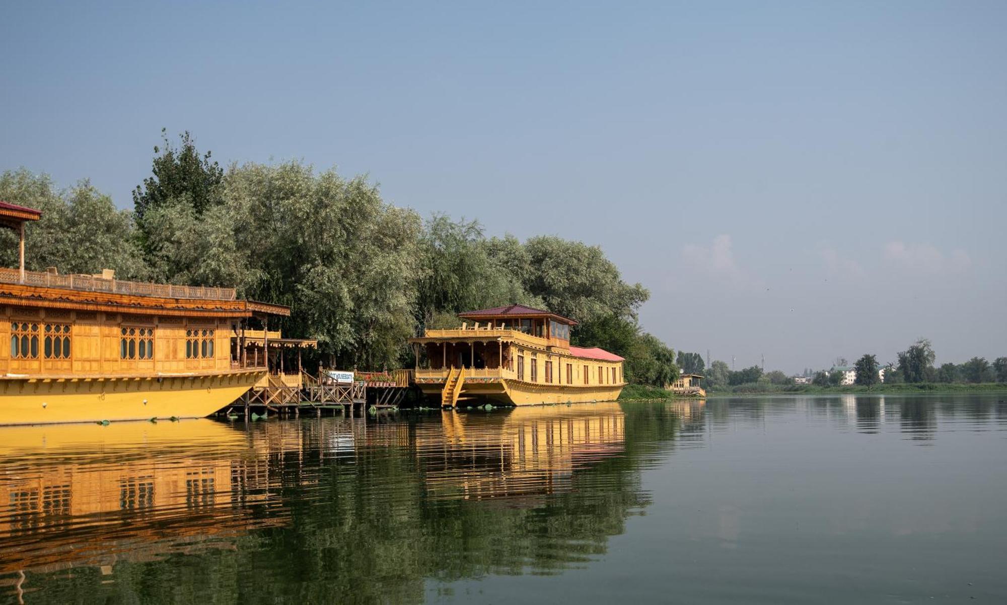 Mascot Houseboats Hotell Srīnagar Exteriör bild
