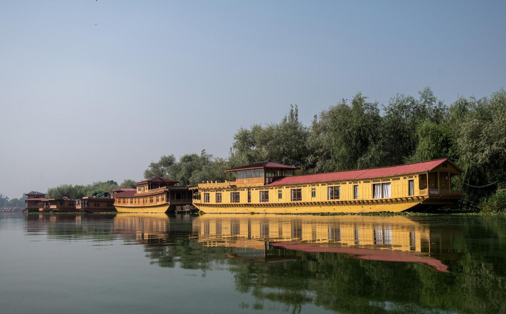 Mascot Houseboats Hotell Srīnagar Exteriör bild